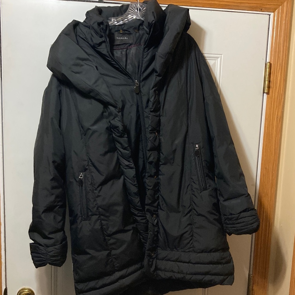 Tahari Black Quilted Puffer Jacket L